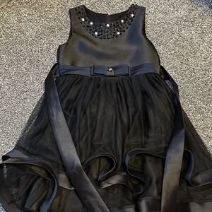 Girl black formal dress, kept in excellent condition. Size 6Y